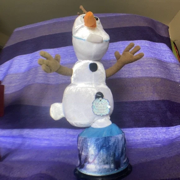 Disney Frozen spinning, talking and singing Olaf - Picture 3 of 7